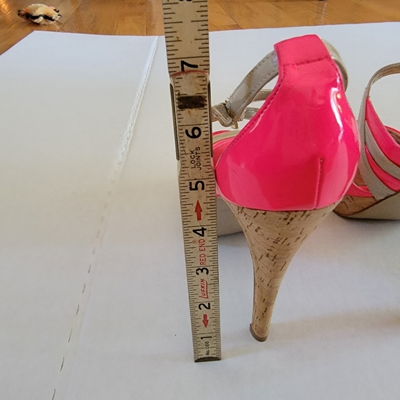 Guess Strappy High heel shoes. Pink and beige. Size 7 1/2 - Picture 3 of 10